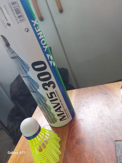 Senston Armor Badminton set, 2 Rackets and Tube of shuttlecocks, in lovely case