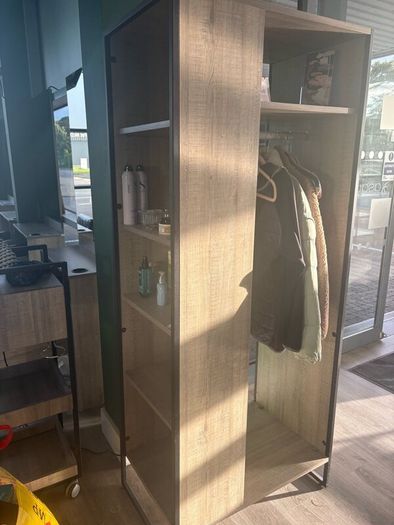 Salon contents for sale
