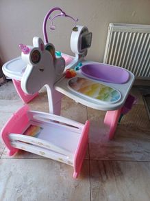 Doll's changing station