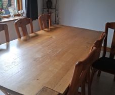 Dining table & 6 chairs