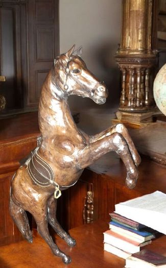 Horse statue 42cm