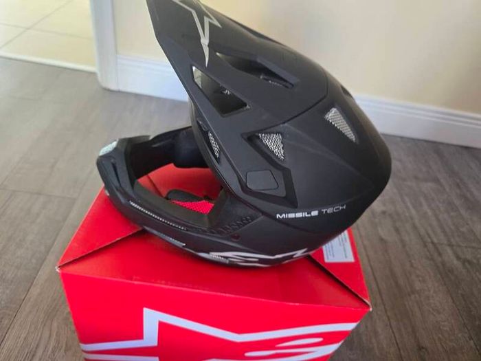 alpinestars mtb helmet