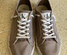Calvin Klein trainers    Size 9