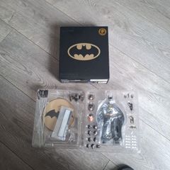 Mezco exclusive sovereign knight one:12 sealed in box excellent condition
