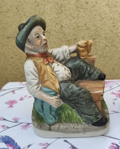 Two man figurines of Capodimonte style