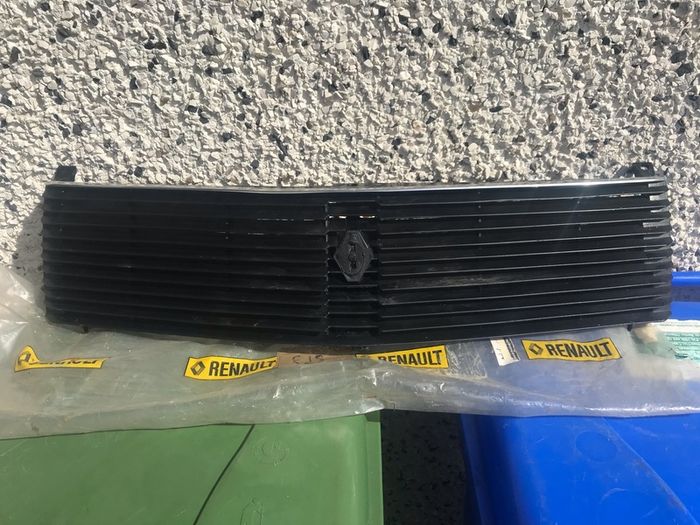 Renault 18 Grill
