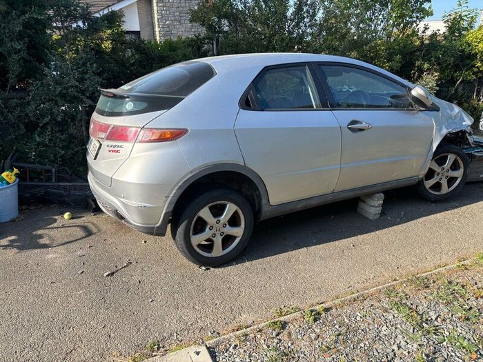Honda Civic Exec. 1.8 i-VTEC Two Cars 3,250 ONO