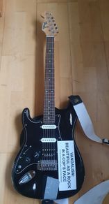 lefty Kurt Cobain Vandalism strat tribute