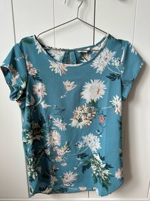 Only women ladies top, t-shirt, like new, immaculate condition, barely used