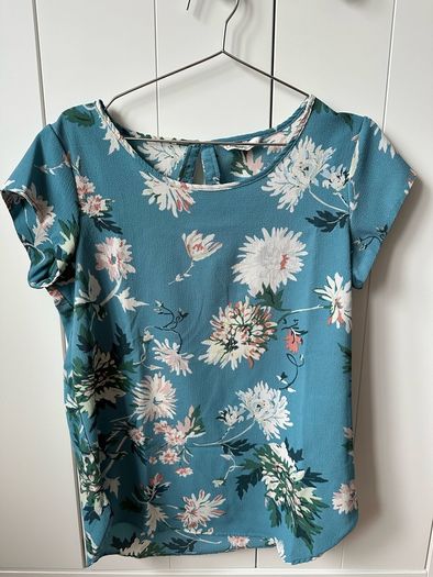 Only women ladies top, t-shirt, like new, immaculate condition, barely used
