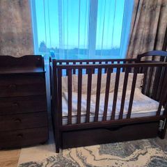 Cot bed + chest of drawers with built-in changing table