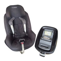 Maxi Cosi Pearl car seat and family isofix base