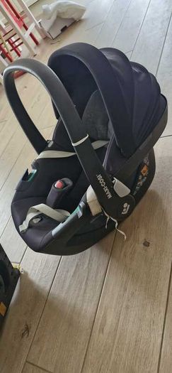 Maxi cosi car seat and isofix base