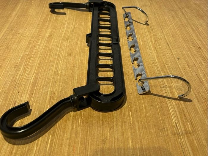 Space-saving Hangers x 2