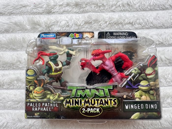 Teenage Mutant Ninja Turtles Mini  TMNT Mini-Mutants Paleo Patrol Raphael vs. Winged Dino (2008 mini-figures) Damaged Box Please see photos