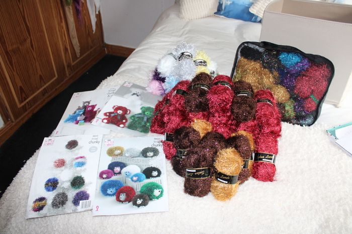 Tinsel Yarn 30 Balls includes 4 Patterns and bag of opened tinsel yarns only 40 euro