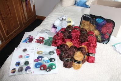 Tinsel Yarn 30 Balls includes 4 Patterns and bag of opened tinsel yarns only 40 euro