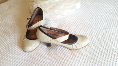 Mystify Cream Ladies Shoes - Size 4