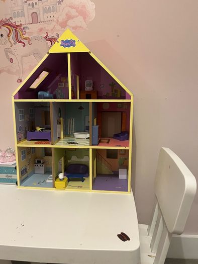 Peppa pig dolls house