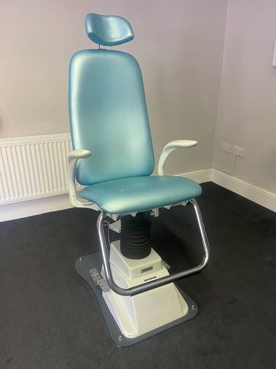 Surgical / dental chair