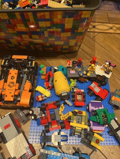 Large box of Varies sets Lego & figures