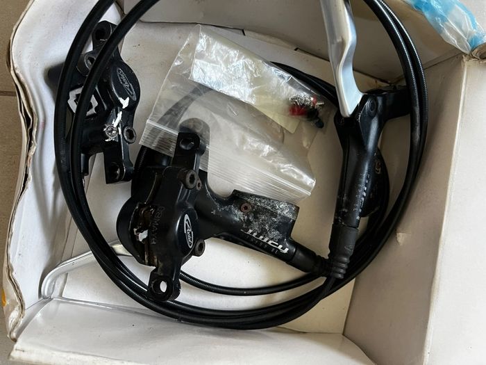 Avid Juicy brake set + Avid bleed kit + extra Quad front brake