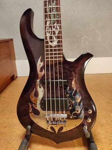 Traben Phoenix 5-String Bass + Original Traben Hard Case