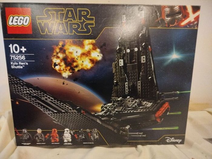 Lego 75256 Kylo Ren's Shuttle