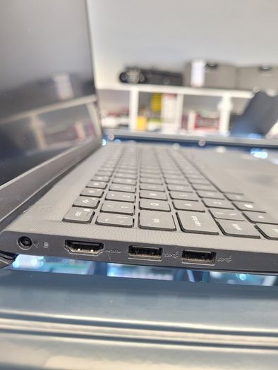 Dell Vostro 15 3510 Core i5-1135G7 (11th Gen) 16GB 256GB SSD Win 11 Pro 15.6" FULL HD Notebook