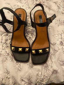 Sandles