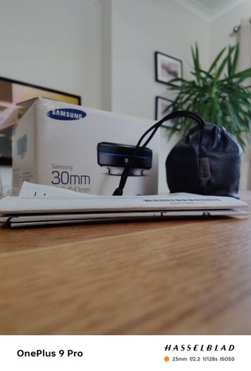 Samsung NX 30mm F2
