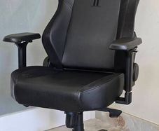Secret Lab Titan Gaming Chair