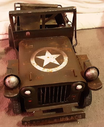 Nice metal rustic looking jeep