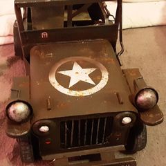 Nice metal rustic looking jeep