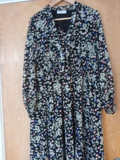 Gallery   Dress. Size 12.
