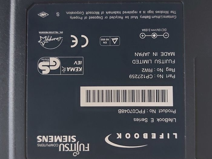 Rare Vintage Fujitsu Siemens Lifebook, E Series, FPC07048B Part number CP127259, Running Windows 2000 Professional, uses 3.5 floppy disk, 20GB HDD, amd all the connecting Ports from 30 years ago Era