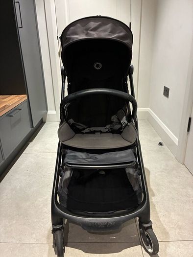 Bugaboo Butterfly with rain cover, standing board