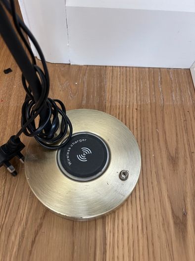 Desk lamp with integrated wireless charger