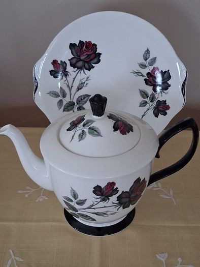 Royal Albert " Masquerade"