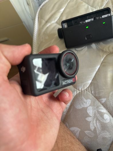 DJI Osmo Action 5 Pro + Battery + Selfie Stick - Excellent