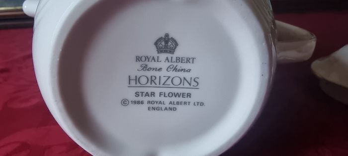 Vintage Royal Albert Horizons Star Flower Bone China Gold Gilt Coffee Pot / Water Pitcher Made In England