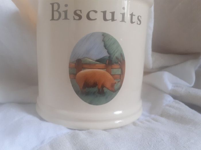 Vintage Farmhouse  Biscuit Jar.