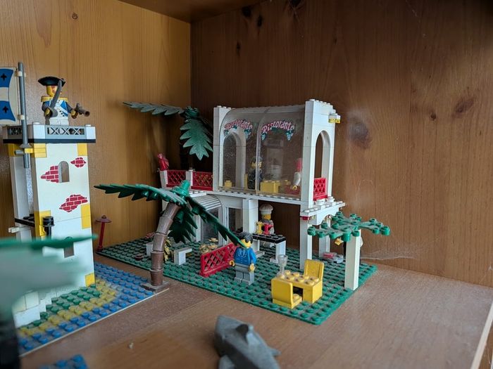 Vintage LEGO Collection - Pirates, Police, Town & Racing