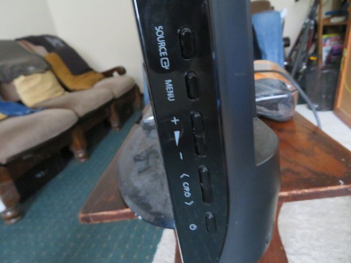 32 Inch Samsung TV (HDMI, no remote)