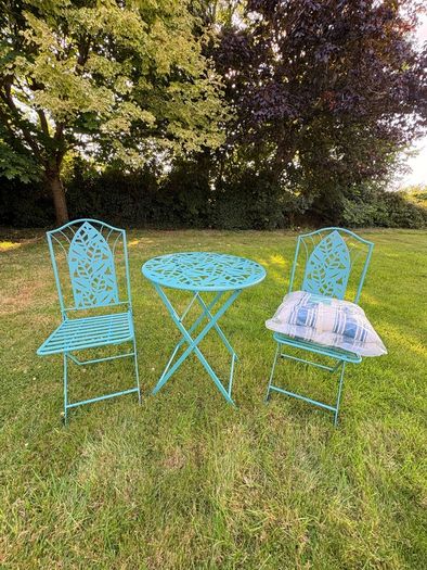 Teal metal garden set (new)