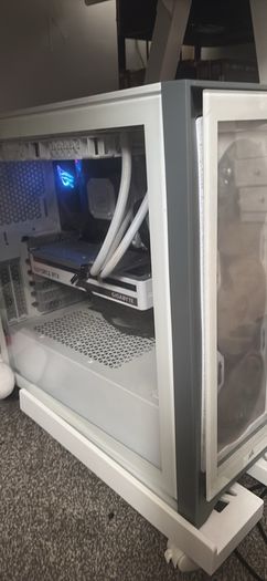 Full White Gaming Setup