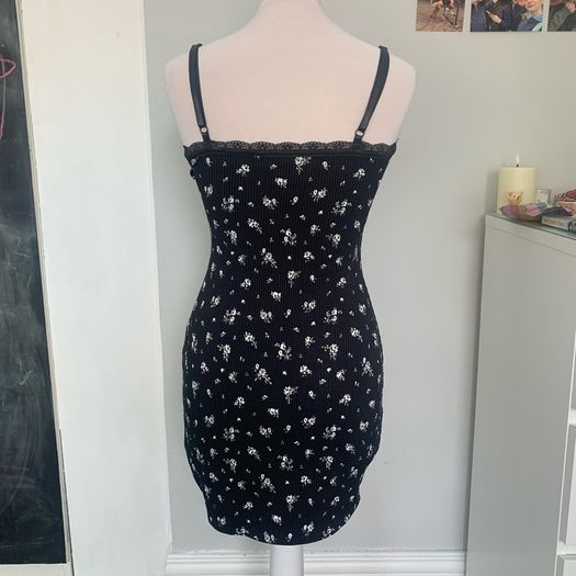 Ladies floral dress. Size S
