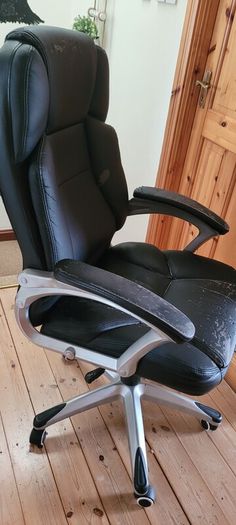 FREE Black Faux Leather Office / Desk Chair