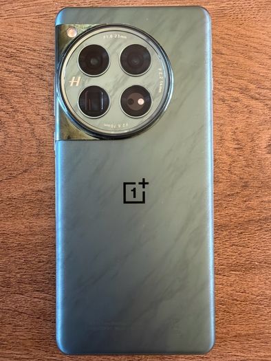 OnePlus 12 512GB Flowy Emerald  (Mint Condition) + Matching OnePlus Buds Pro - Complete Bundle!