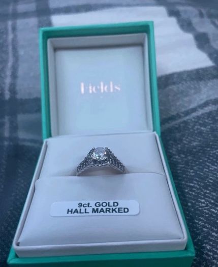 9ct white gold ring